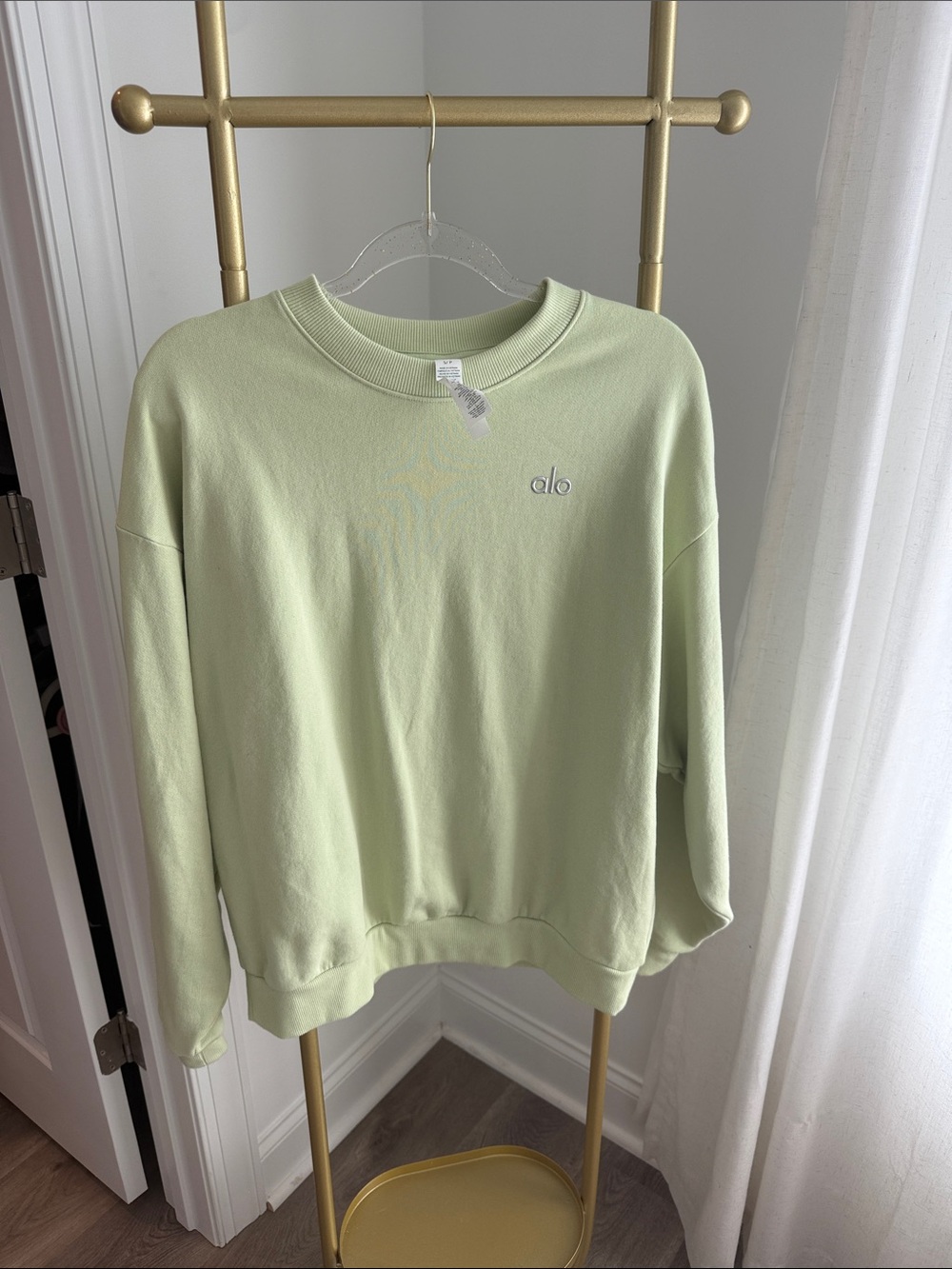ALO Yoga Crewneck Sweatshirt in Pale Green - Picture 4 of 4